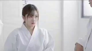 【网爆泄密-亚裔少妇出轨黑人】吃黑鸡巴满嘴唾液拉丝，深喉内射